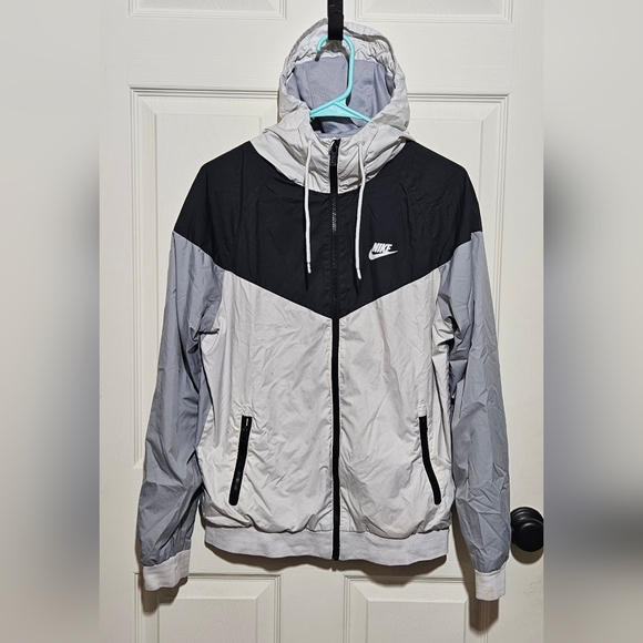 Black and Gray Nike windbreaker - Picture 1 of 2